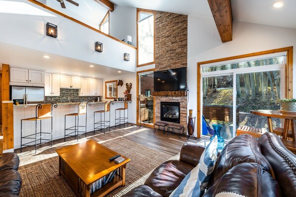 Flat-screen TV, fireplace, DVD player