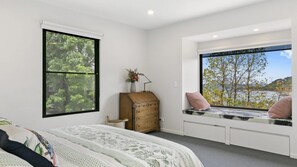 3 bedrooms, iron/ironing board, Internet, bed sheets