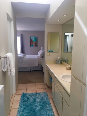 2 Schlafzimmer, Zimmersafe, Bügeleisen/Bügelbrett, WLAN