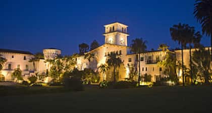 Beautiful Peaceful Home away from Home Surrounded by Nature 10 mins to downtown