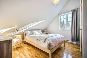 4 bedrooms, free WiFi, bed sheets