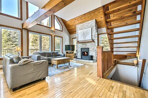 Smart TV, fireplace, Netflix, DVD player