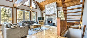 RARE Riverfront, 2 single person PADDLE BOARDS & CANOE, Large Outside & Private!