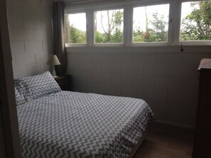 5 chambres, fer et planche à repasser, Wi-Fi, draps fournis
