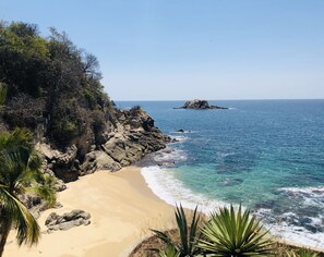 On the beach, sun loungers, beach towels - Exclusive Villa with Private Beach and Beautiful  Views to the Pacific Ocean (Bahías de Huatulco)