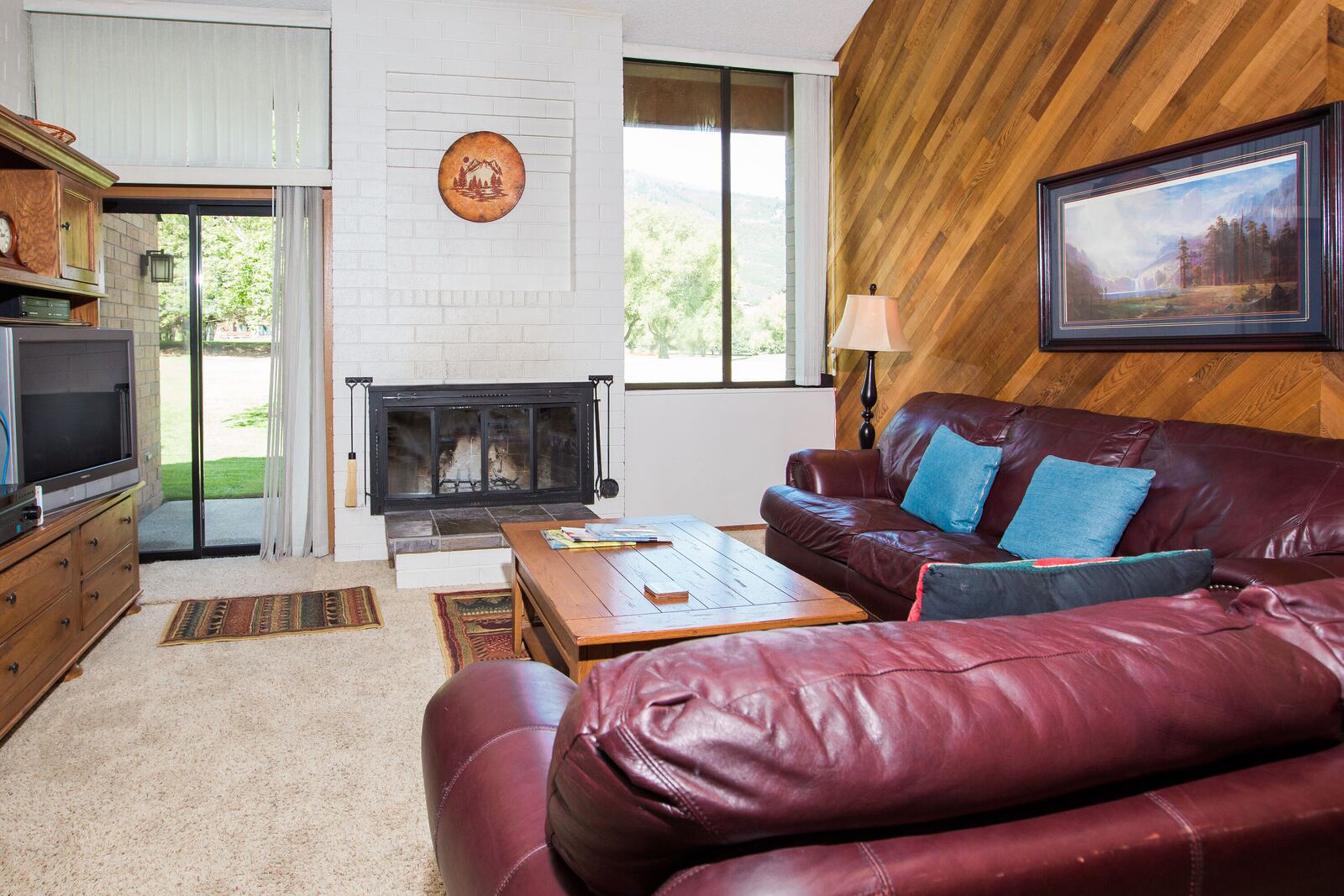 Wonderful rental -close to Park City Resort-community pool & hot tub.