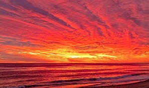 Beach nearby - K1529 Sunset Joy. UNOBSTRUCTED Soundfront Gem! Beautiful views, PETS OK, WIFI (Kill Devil Hills)