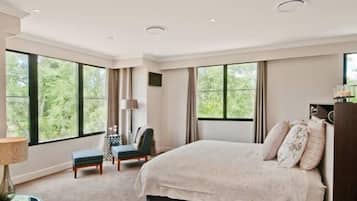 9 bedrooms, iron/ironing board, WiFi, bed sheets