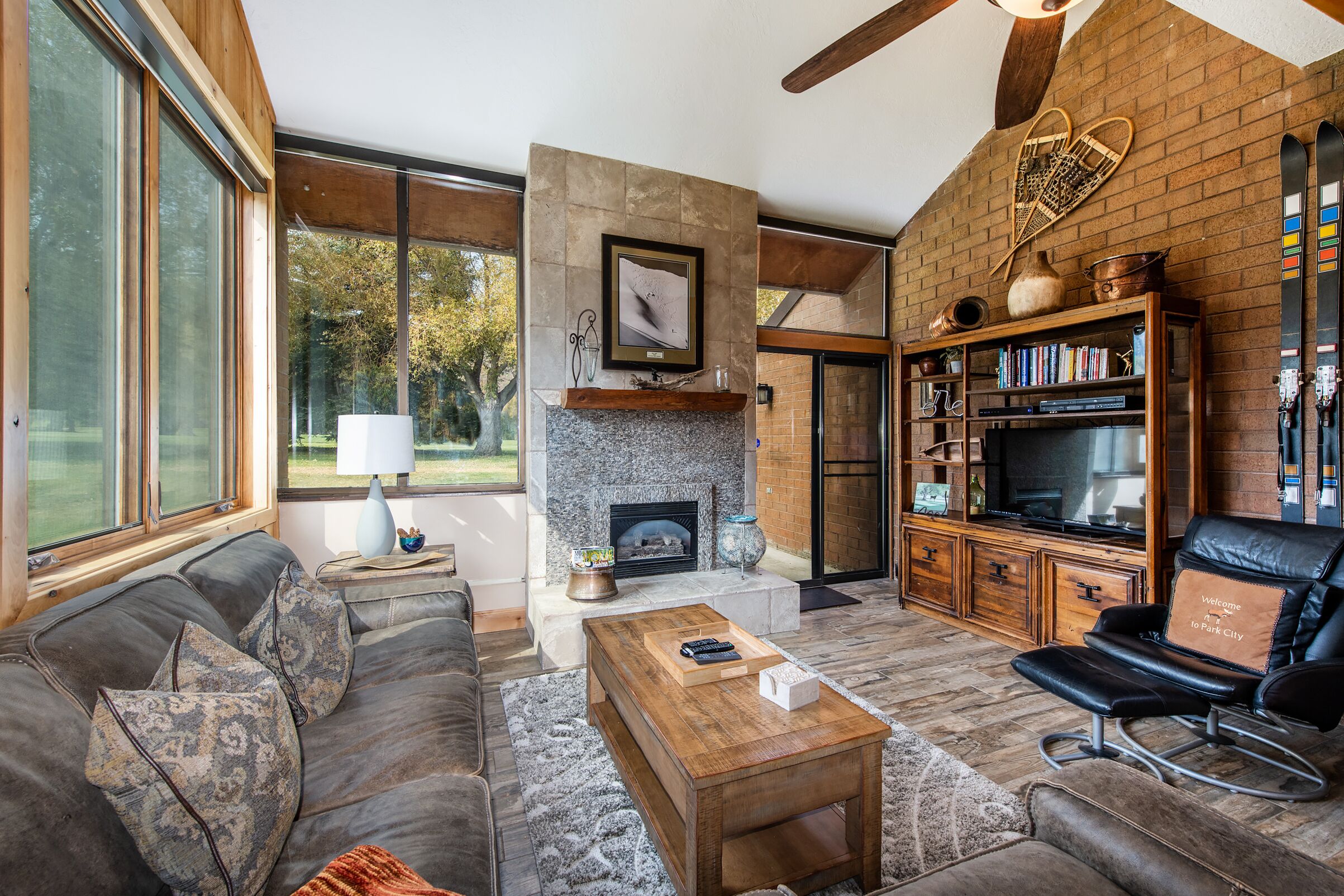 Stunning rental close to Park City Resort-community pool & hot tub.