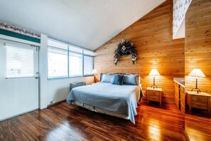 3 bedrooms, in-room safe, iron/ironing board, free WiFi