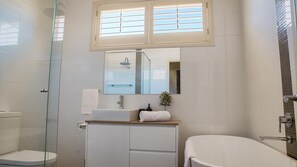 Bathtub