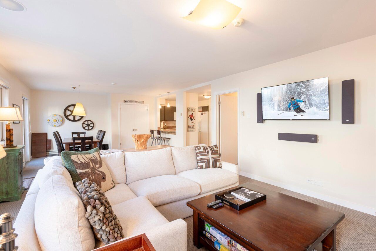 Una Smart TV, una chimenea