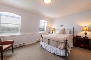 2 camere, una cassaforte in camera, una scrivania, ferro/asse da stiro