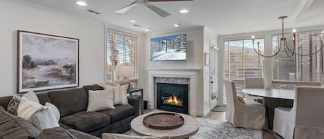 Smart TV y chimenea
