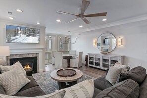 Smart TV, fireplace