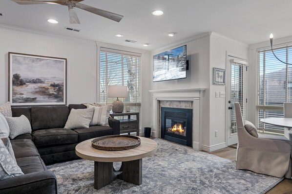 Smart TV, fireplace