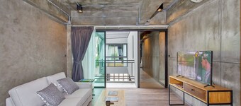 Exclusive Design 3-Floor Loft-Villa with Pool!