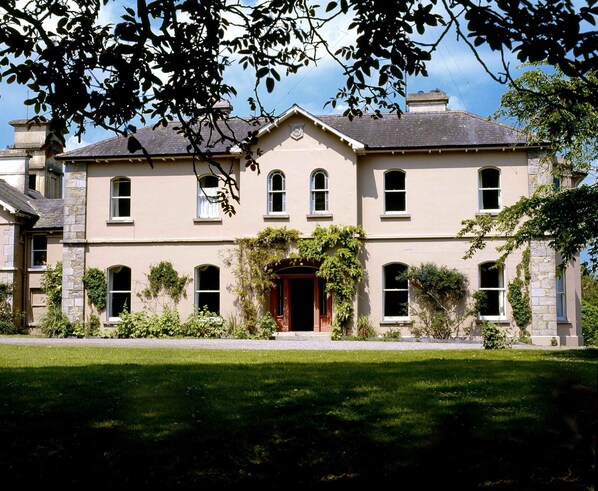 Exterior - Stay in a historic Manor House ! A Grand Retreat near Dublin&Newgrange. (co meath)