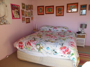 2 bedrooms, iron/ironing board, free WiFi