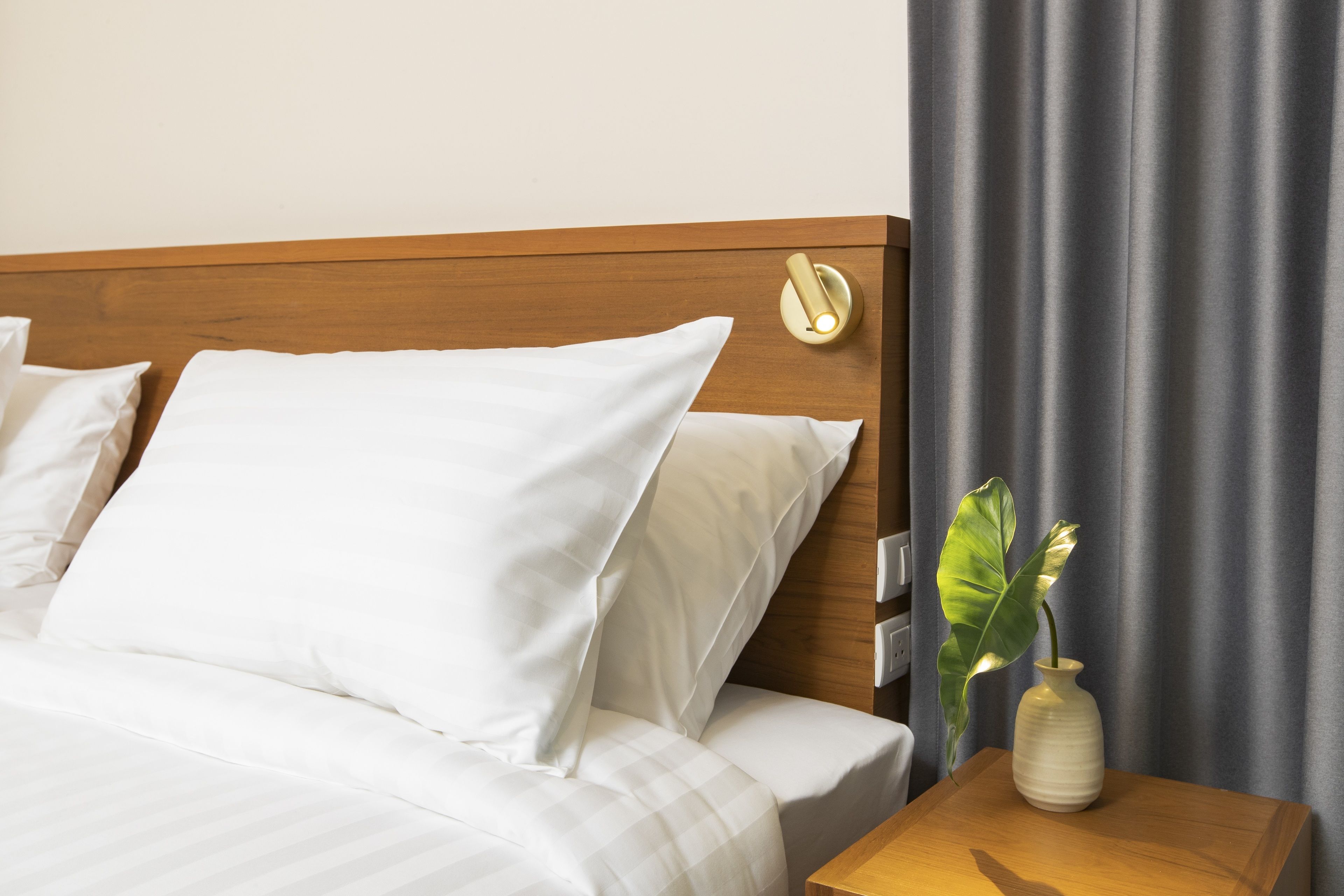 standard room, 1 queen bed, non smoking, city view | premium bedding, in-room safe, desk, blackout curtains