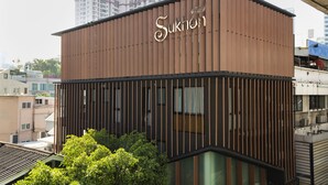A modern building with a sign reading "Sukhon". - Sukhon Hotel (Bangkok)