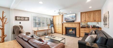 Télévision, cheminée