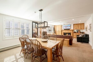 Dining - Ideal 2BR ski in /ski out Park City condo with hot tub, pool and fitness center (Park City)