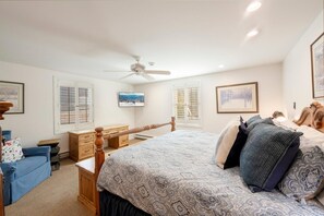 2 bedrooms, in-room safe, iron/ironing board, free WiFi