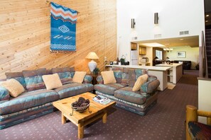 TV, caminetto, impianto stereo