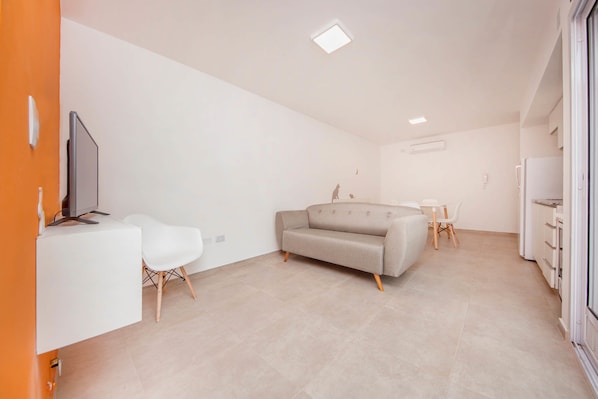 32-inch LED TV with cable channels, TV - Rent Venezuela CA5 (Córdoba)