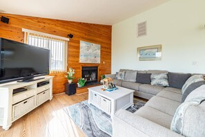 TV - Duck R Way - Poteskeet, Ocean View, 260 Yds to Beach, Pool, Hot Tub, Walk to Downtown Duck (Duck)