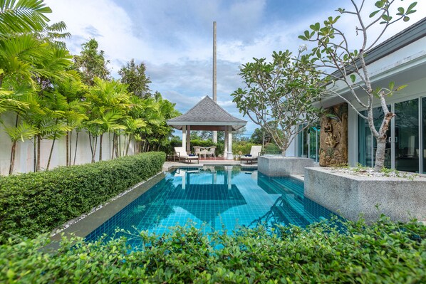 Indoor pool, outdoor pool - Magnificent Villa with 3 Bedrooms and Pool! (Phuket)