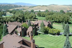 Exterior - Short walk to Three Kings lift with year round heated pool and hot tub (Park City)