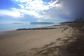 Beach nearby - Across from Mayo beach walk to downtown! (Wellfleet)