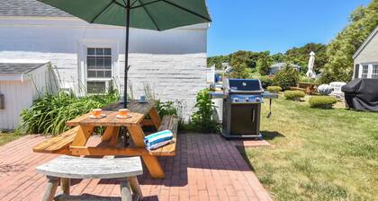 Across from Mayo beach walk to downtown!