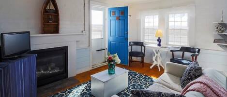 TV, fireplace, offices