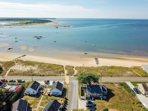 Beach nearby - Across from Mayo beach walk to downtown! (Wellfleet)