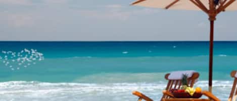 Beach nearby, sun loungers, beach towels