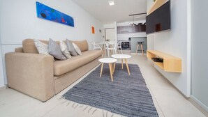 32-inch flat-screen TV with cable channels, LED TV - Rent San José de Calasanz XX5 (Córdoba)