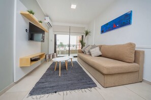 Televisión de pantalla plana de 32 pulgadas con canales por cable