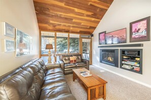 Smart-tv och eldstad