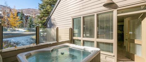 Baignoire à remous extérieure