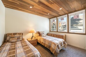 4 Schlafzimmer, Zimmersafe, Bügeleisen/Bügelbrett, kostenloses WLAN