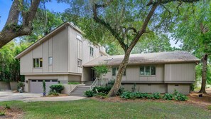 Exterior - SEA PINES, RECENTLY UPDATED, PRIVATE POOL, GAME ROOM FOR ADULTS AND KIDS (Hilton Head Island)