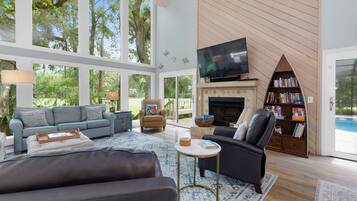 Smart TV, lareira, videogames, DVD player