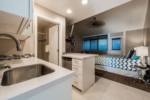 2 soverom, safe på rommet, strykejern/-brett og wi-fi (inkludert)