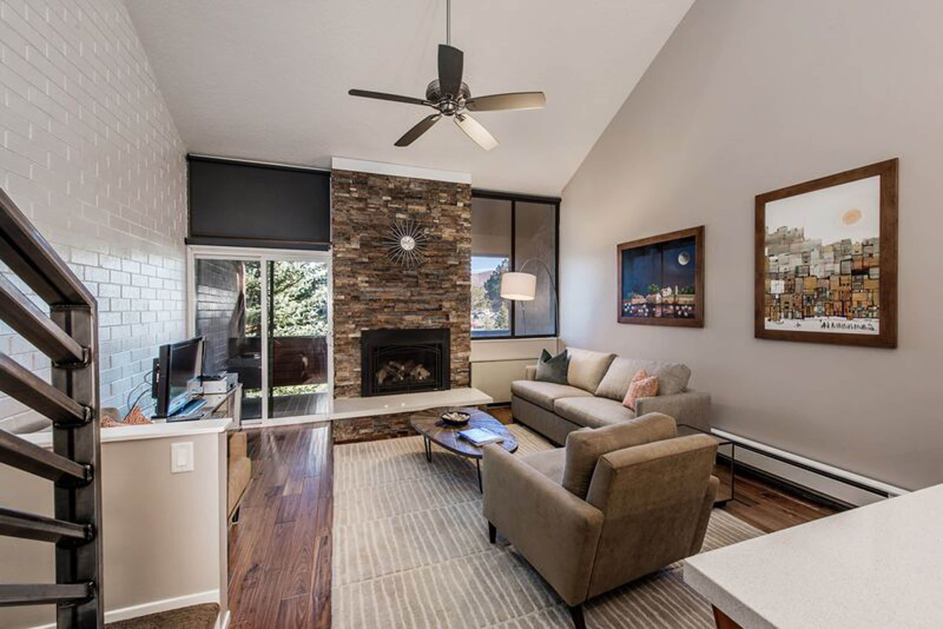 Gorgeous Park City rental close to Park City Resort-community pool & hot tub.