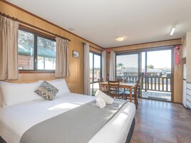 Standard Villa - Not Pet Friendly | Ferros/tábuas de passar roupa, Wi-Fi de cortesia, roupa de cama