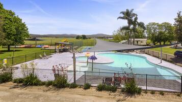 Economy Poolside Motel Room - Not Pet Friendly | Terrass/Patio