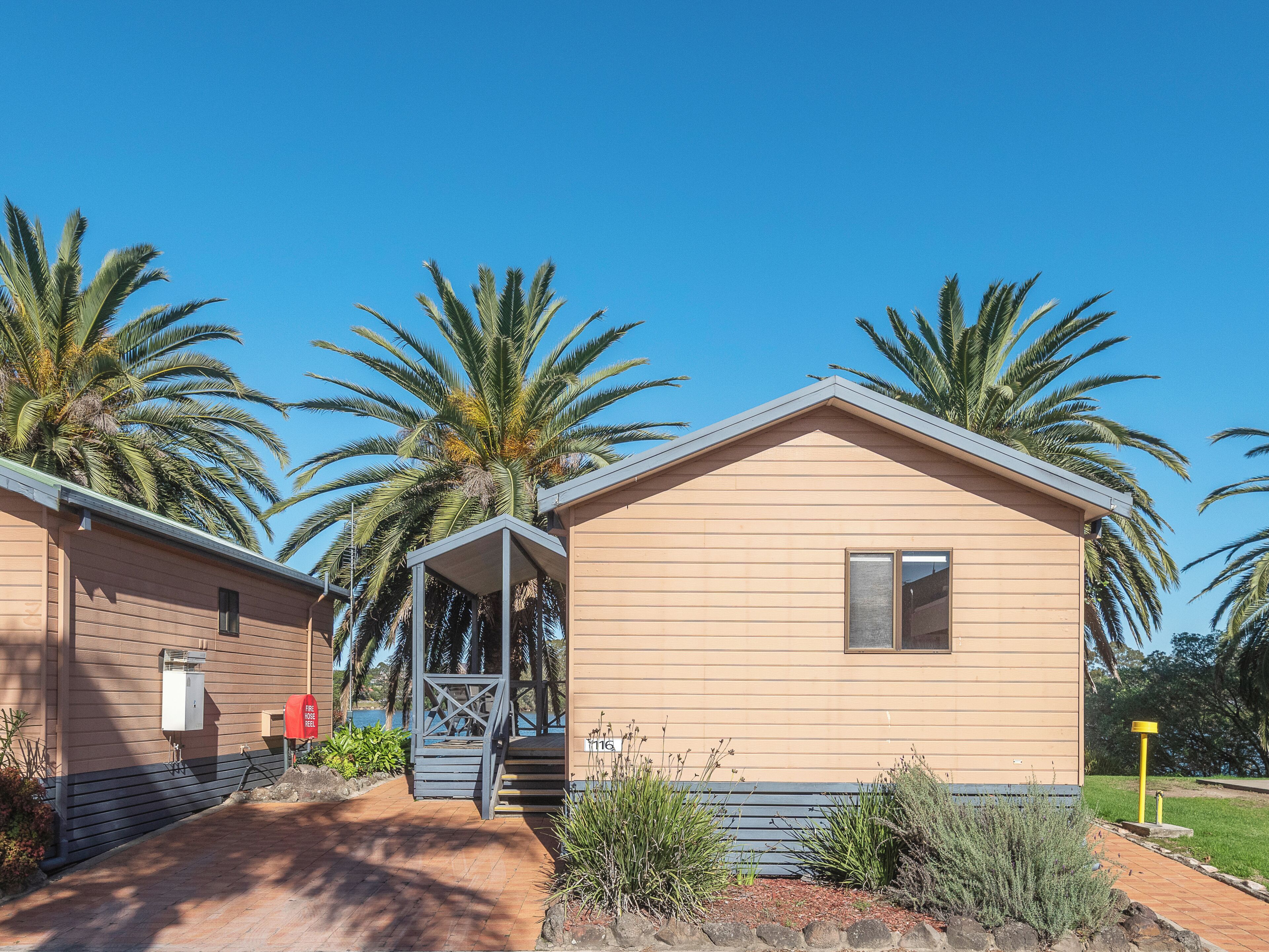 Superior Riverfront 2 Bedroom Cabin - Not Pet Friendly | Terraço/pátio